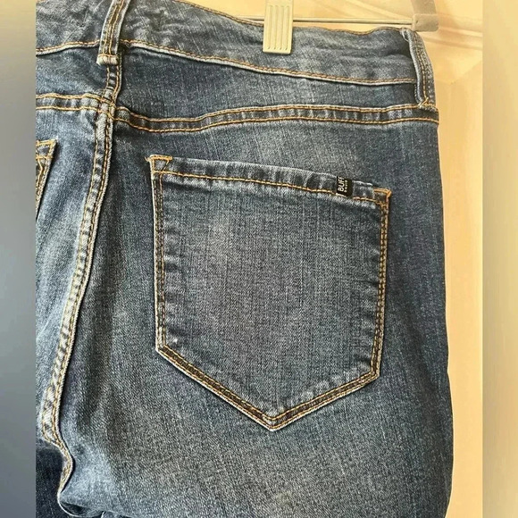 Buffalo Medium Washed, Distressed MidRise Skinny Stretch Women’s size 30 - Picture 3 of 14